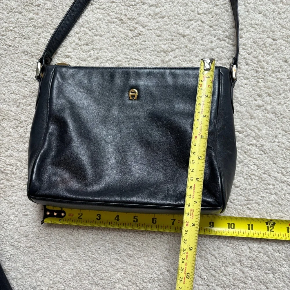 Vintage Navy leather Etienne Aigner adjustable shoulder bag